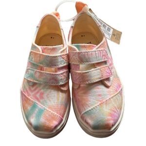 Tom’s Toddler Cordones Sneakers. Canvas with a cushy footbed and grippy outsole.